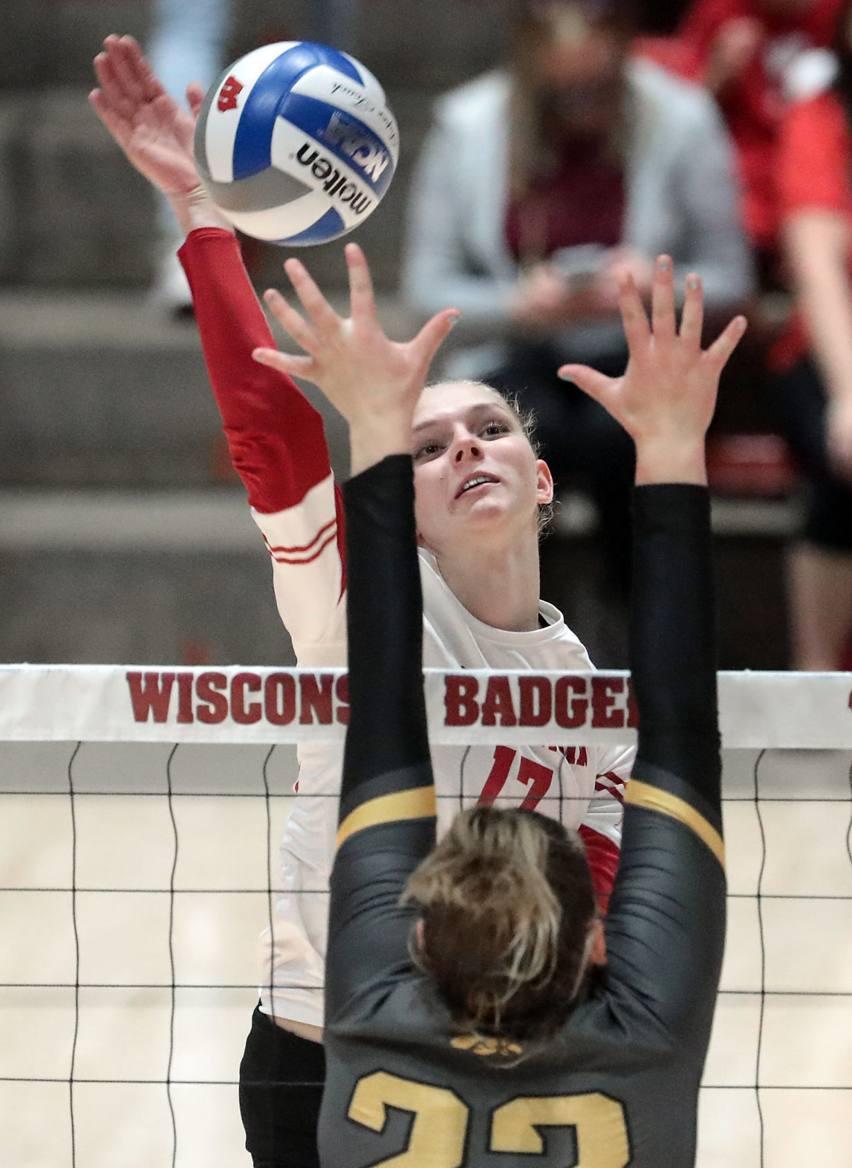 UW Iowa Vball 12-10062021201021